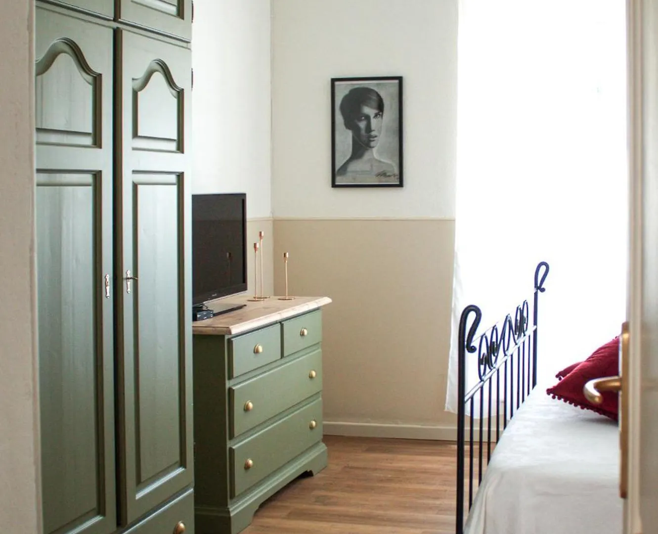 Iron-Bridge House, Elegant Apartment Bay Front location