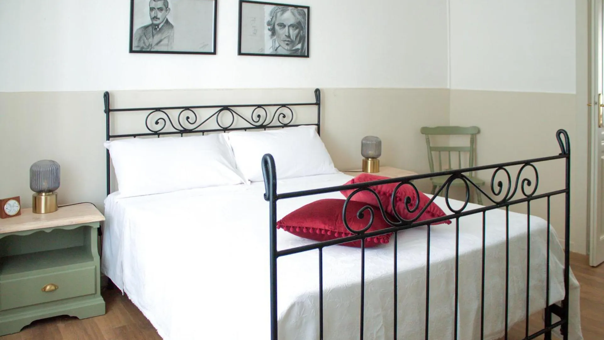 Iron-Bridge House, Elegant Apartment Bay Front Olbia