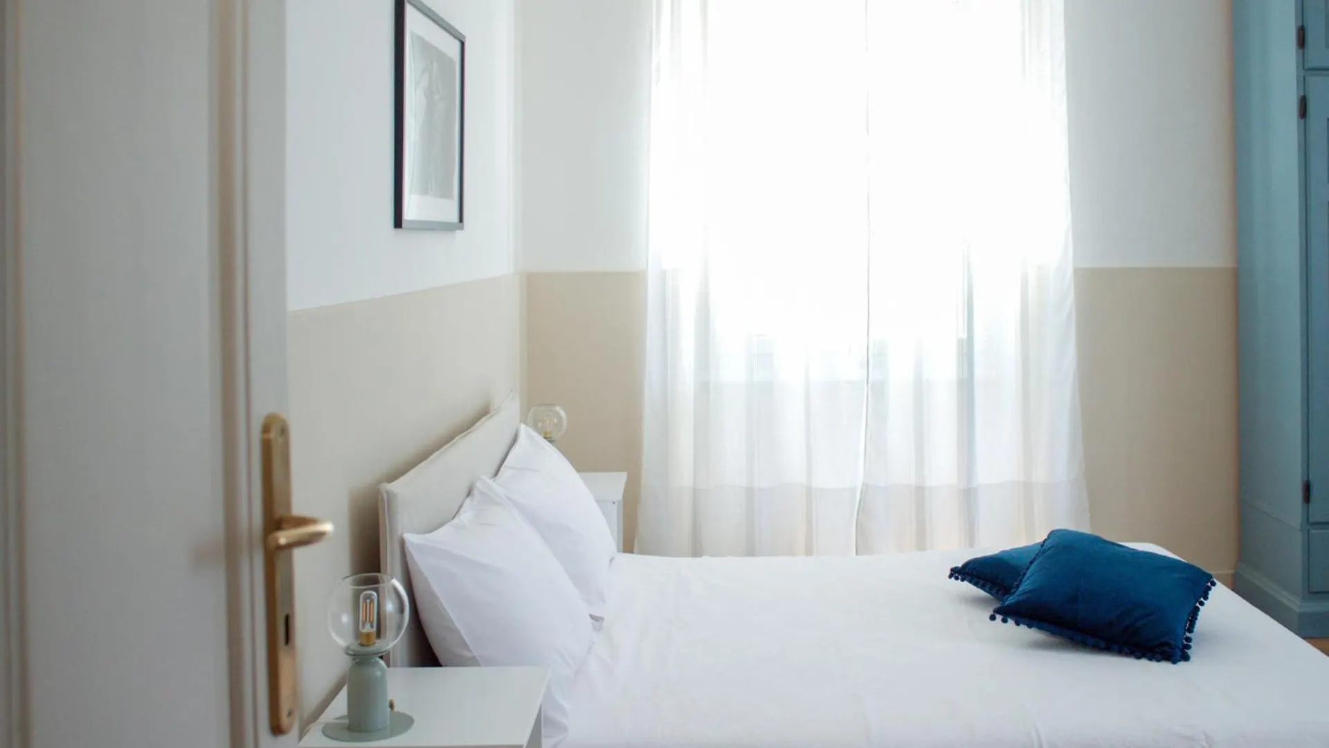 Iron-Bridge House, Elegant Apartment Bay Front Olbia