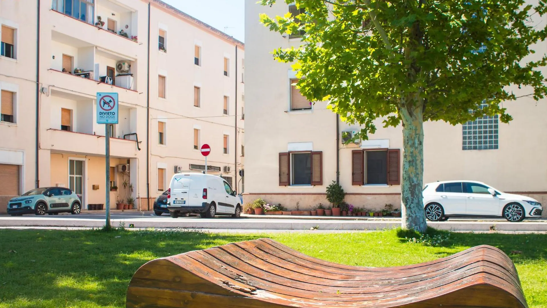 Iron-Bridge House, Elegant Apartment Bay Front Olbia