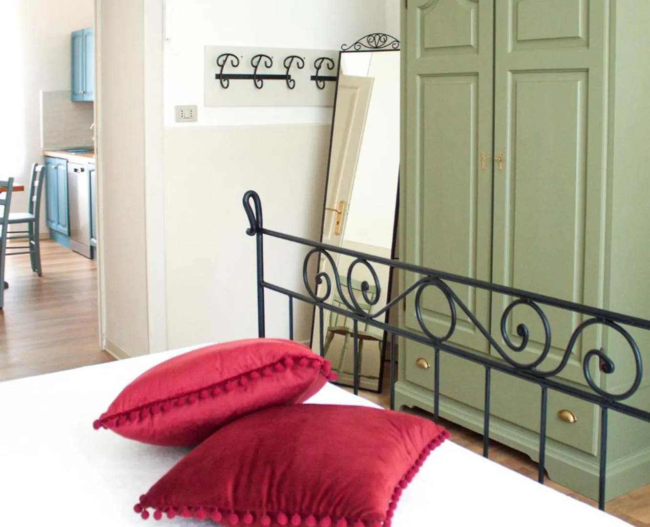 Iron-Bridge House, Elegant Apartment Bay Front Olbia 0*,