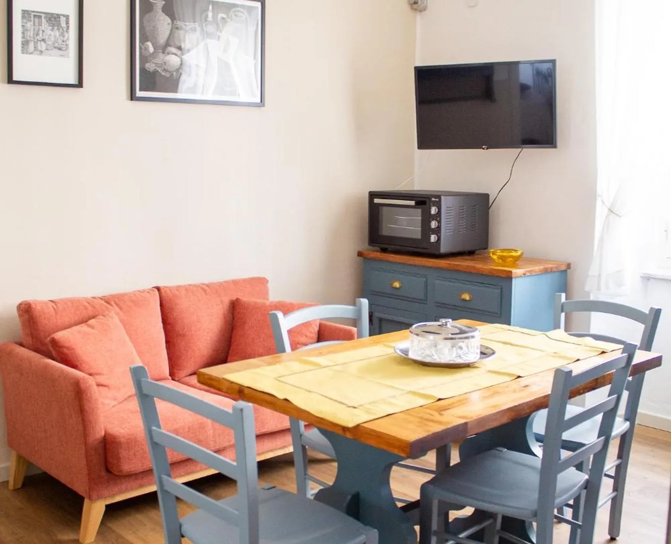 Iron-Bridge House, Elegant Apartment Bay Front Olbia